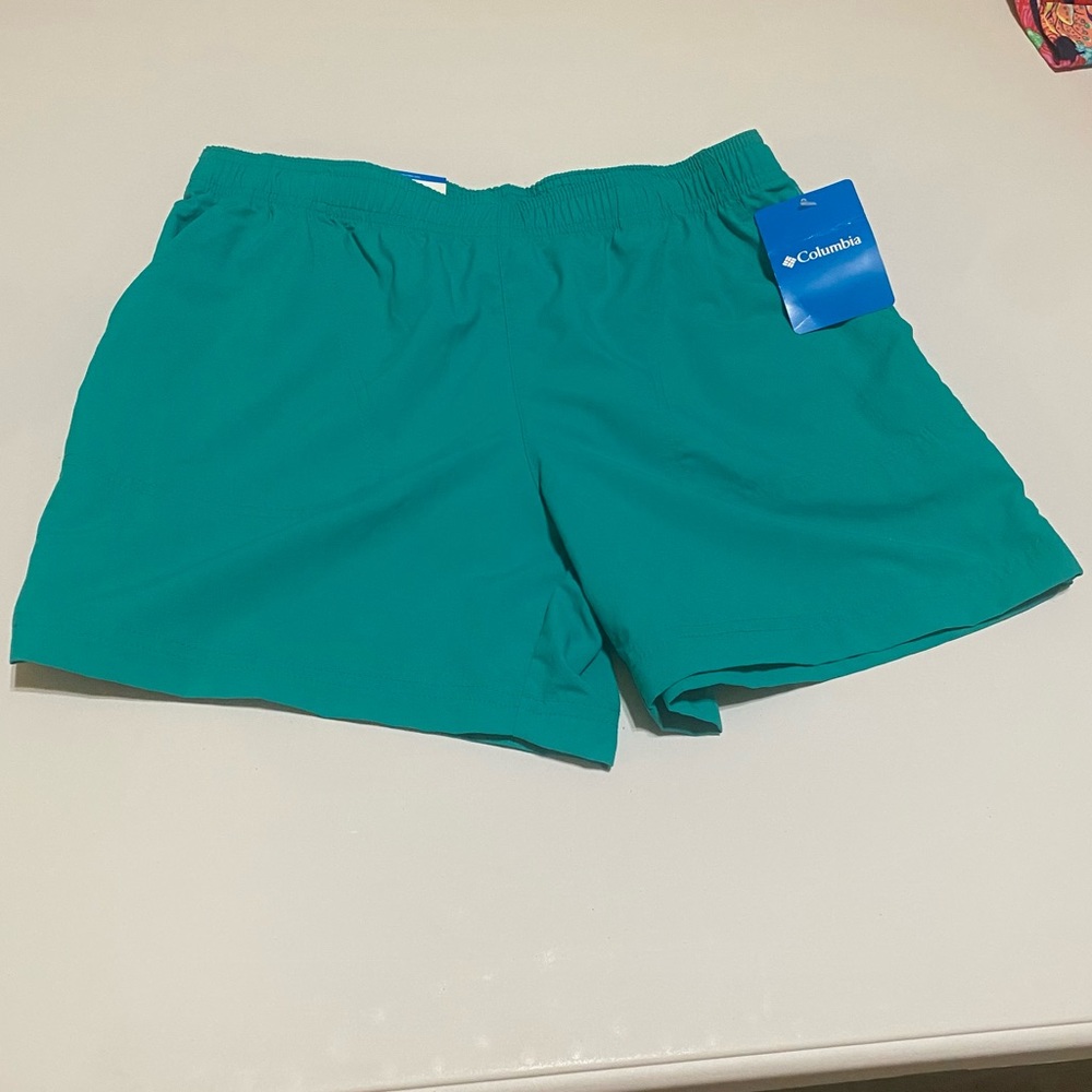 NWT Columbia women’s green/sandy river shorts size: S